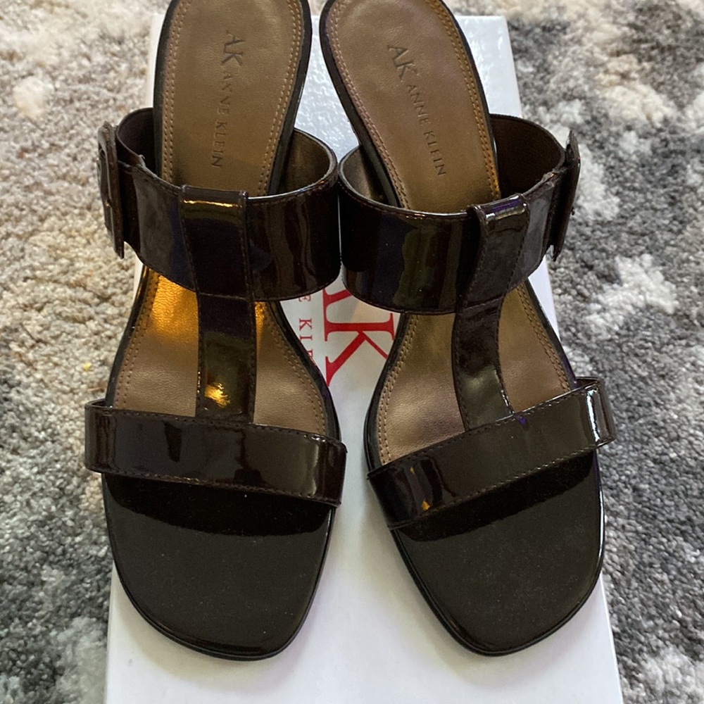 NWT Anne Klein womens brown patent leather sandals